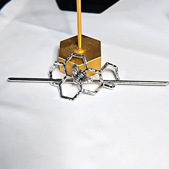 Honeybee Hairstyling Stick - Picture 1 of 3